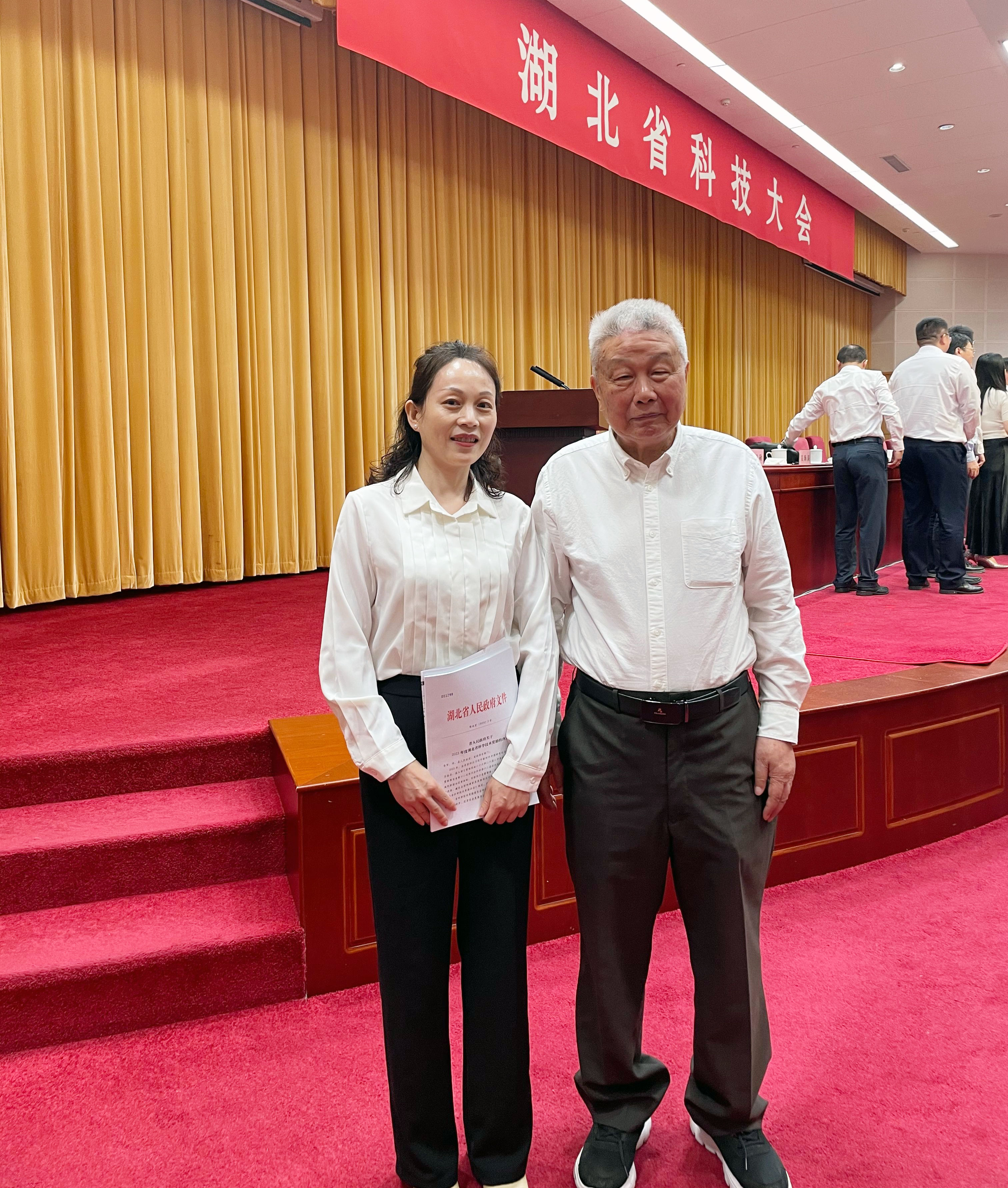 院士合影.png 院士合影.png