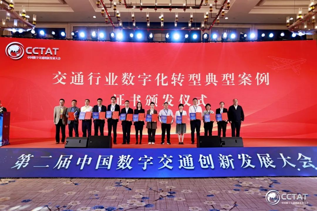 獲獎(jiǎng)?wù)掌?jpg 獲獎(jiǎng)?wù)掌?jpg